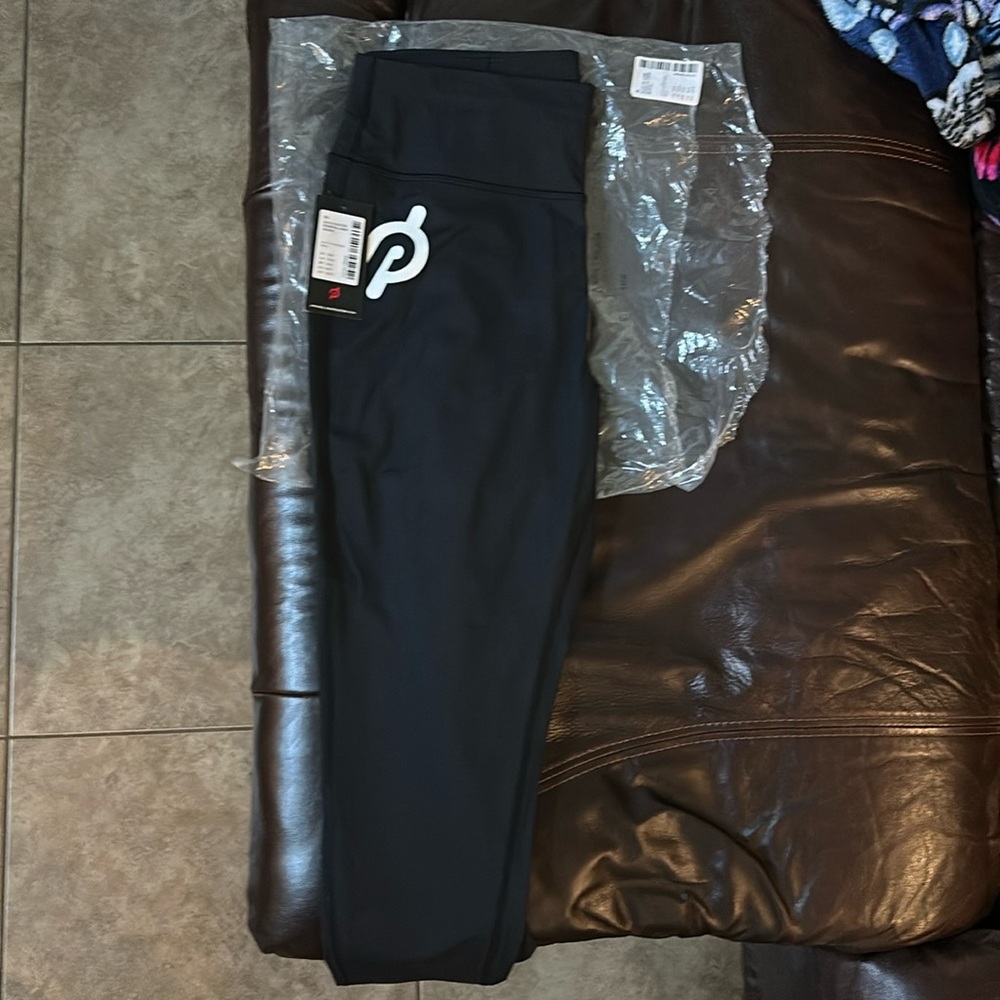 NWT Peloton essential capri size xl, black